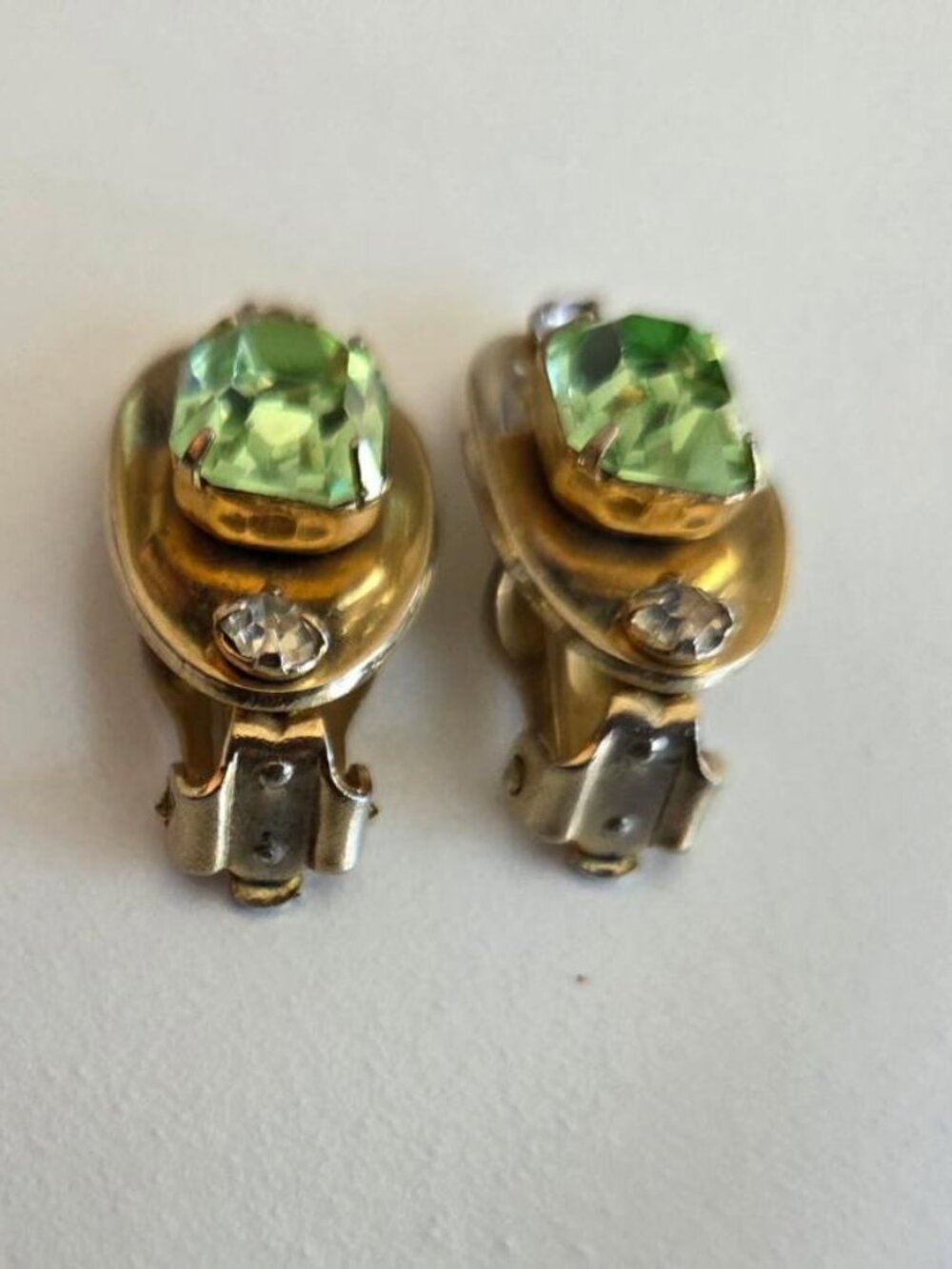 Vintage Gold Tone Oval Clip On Earrings Emerald Cut Peridot Green Rhinestone
